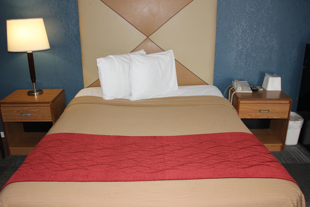 Econo Lodge Oskaloosa Eksteriør billede