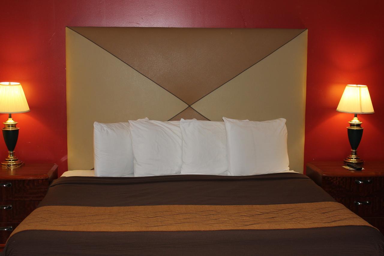 Econo Lodge Oskaloosa Eksteriør billede
